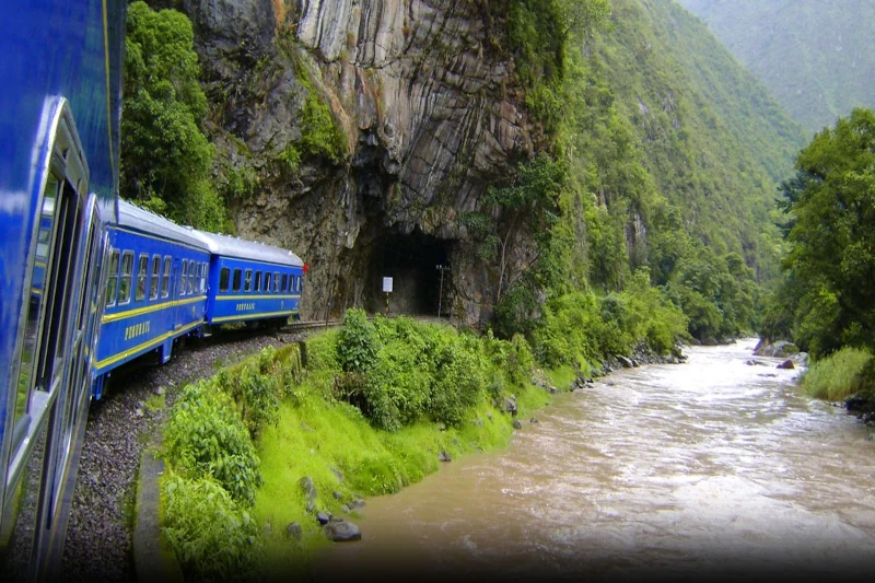Expedition or Vistadome: Choosing the Best Train Ride