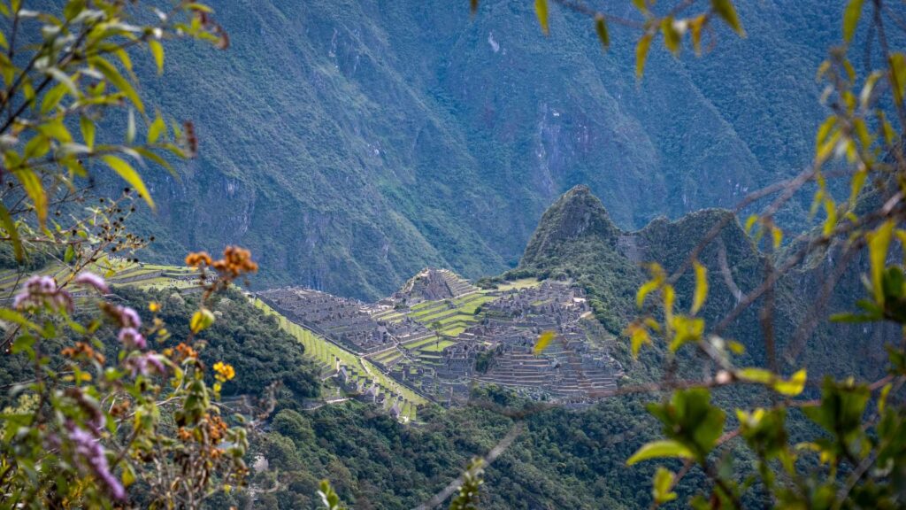 First Glimpse: The Reward of the Inca Trail – Qosqo Expeditions