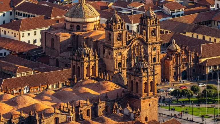 The Art of Shopping in Cusco: A Route Through the City’s Best Markets and Artisan Workshops
