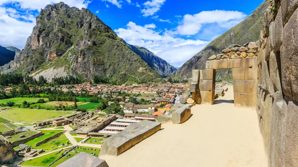Panoramic view of Ollantaytambo’s Inca ruins and terraces, a key stop on the Machu Picchu express tour through Peru’s Sacred Valley.-Qosqo Expeditions