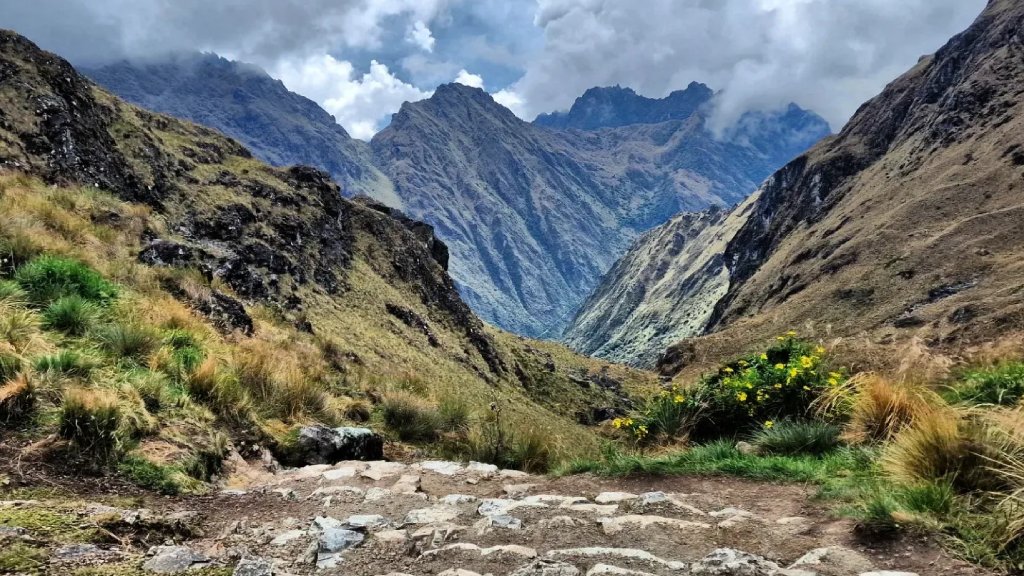 View from Dead Woman’s Pass at 4,195 m, with the Inca Trail and surrounding mountains.
